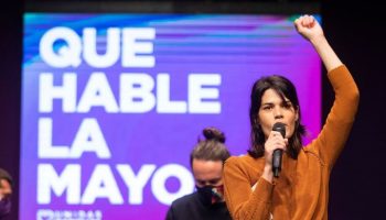 El TSJM suspende la ejecución de la condena a Isa Serra por altercados en un desahucio tras pagar la multa, pero la inhabilita a presentarse en ninguna lista electoral hasta 2025