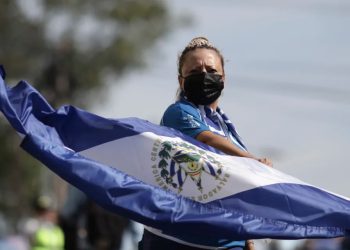 El Salvador celebra su independencia en un ambiente marcado por las tensiones