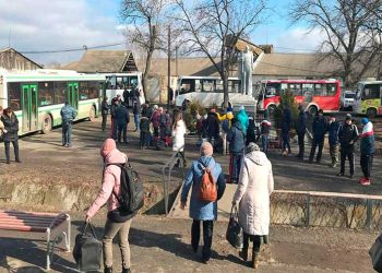 Miles de habitantes del Donbass se evacuan a Rusia