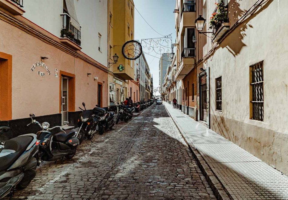 FACUA Cádiz apoya la implantación de una tasa turística en la ciudad