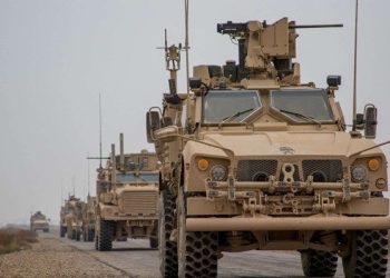 Siria: Convoy militar de EE.UU. sale hacia Irak atravesando cruces ilegales