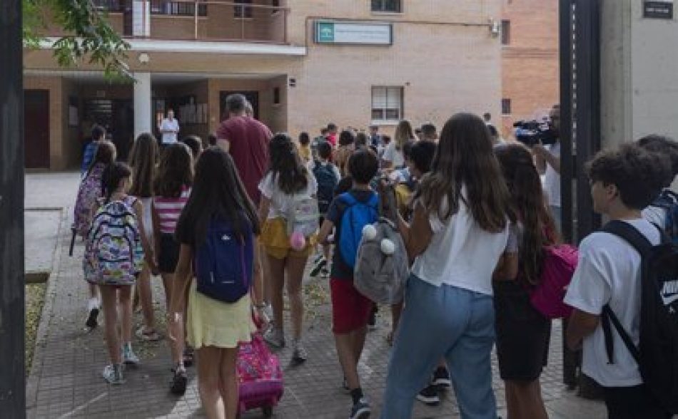 STEs-I denuncia el incumplimiento de la LOMLOE y la externalización de la educación pública