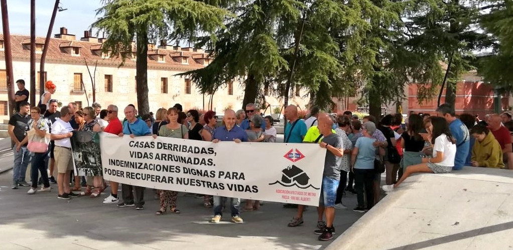 Los afectados por la línea 7B de Metro piden a Ayuso soluciones ...