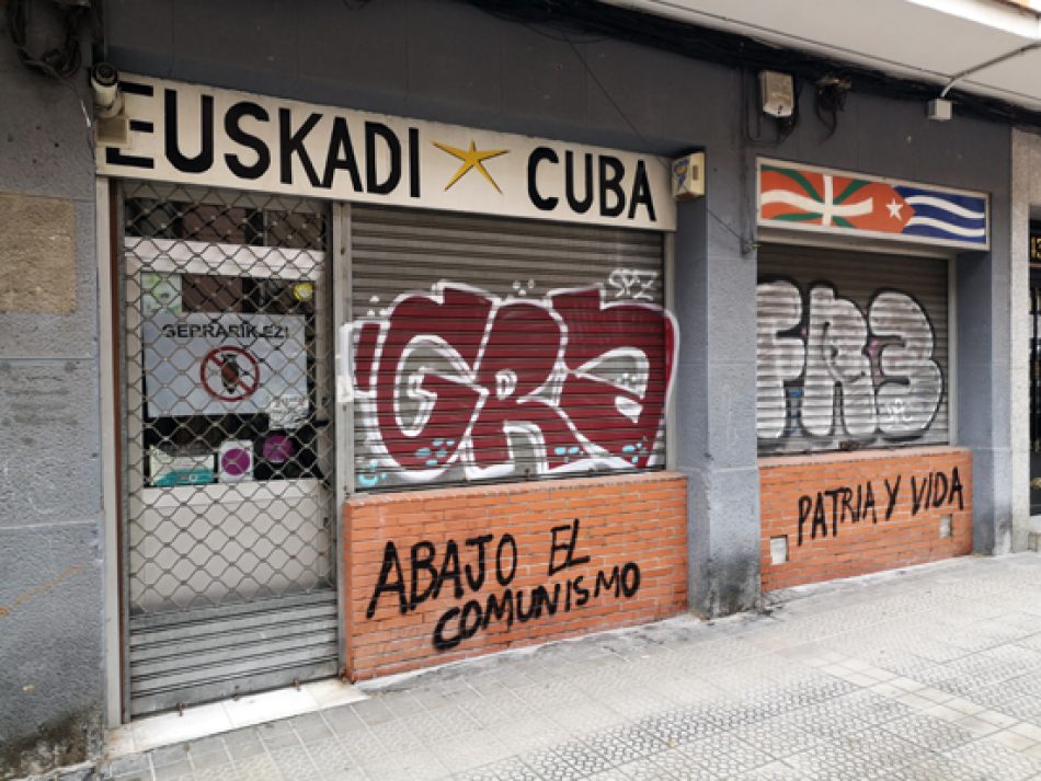 Tras las amenazas de quemar el local de Euskadi-Cuba, aparecen nuevas pintadas “Patria y Vida”