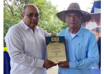 UNESCO entrega reconocimiento al maestro nicaragüense Orlando Pineda