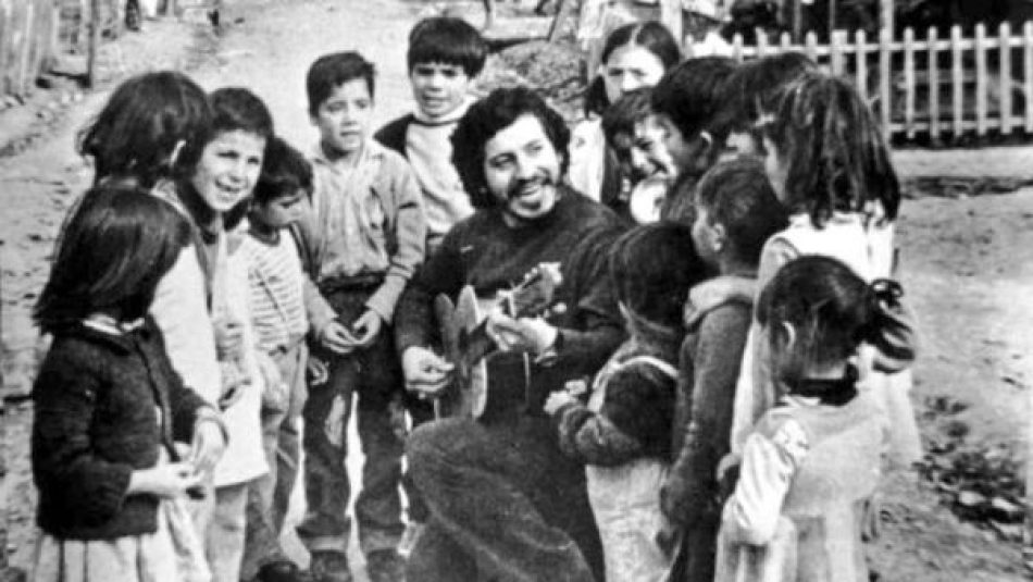 ¿Quién fue el cantautor chileno Víctor Jara?