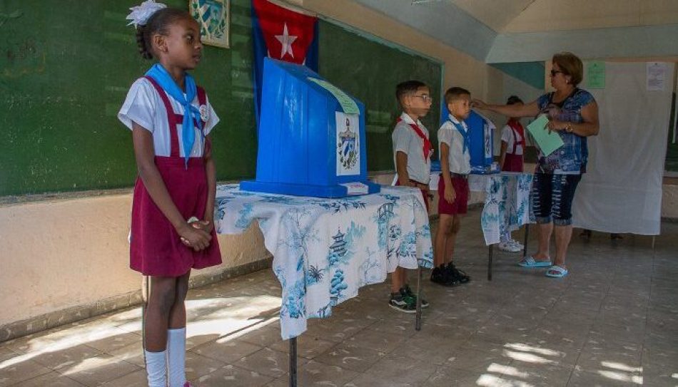 Abren los colegios electorales en Cuba para votar en el referendum del Código de las Familias
