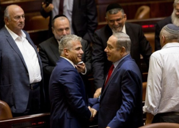 Netanyahu rechaza reunirse con Lapid para hablar del acuerdo marítimo