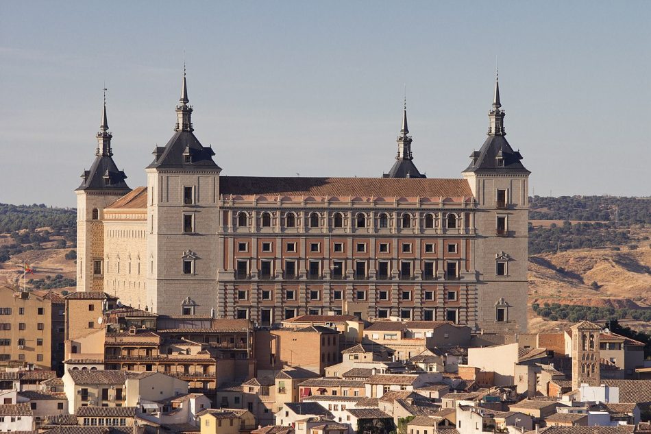 Podemos CLM solicita la retirada de los restos de Moscardó y Milans del Bosch del Alcázar de Toledo tras entrar en vigor la Ley de Memoria