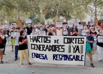 Por Andalucía pregunta por la situación de los cortes eléctricos en barrios andaluces y si la Junta tiene algún plan para evitarlos