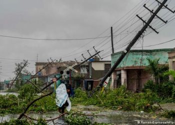 Díaz-Canel visita la provincia de Cuba más afectada por el huracán Ian