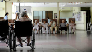 Adelante Andalucía denuncia el caos en el servicio de teleasistencia para personas dependientes durante el apagón