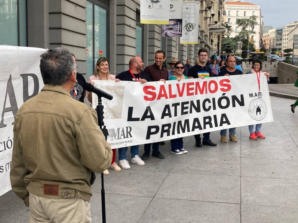 Maestro y Bustamante trasladan a quienes reivindican la Atención Primaria Rural el “total respaldo de IU” y “el compromiso para defender los servicios públicos a nivel estatal y local”