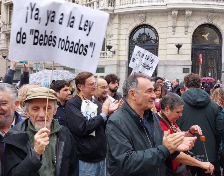 Enrique Santiago muestra el “total respaldo” de Unidas Podemos para tramitar ya la Ley de Bebés Robados y pide a la justicia “implicarse de una vez en castigar estos delitos de lesa humanidad”