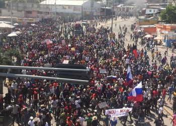 Miles de personas protestan en Haití contra una posible intervención extranjera y piden la renuncia del primer ministro