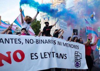 Plataforma Trans denuncia el bloqueo de la Ley Trans por parte del PSOE y le declara partido non grato