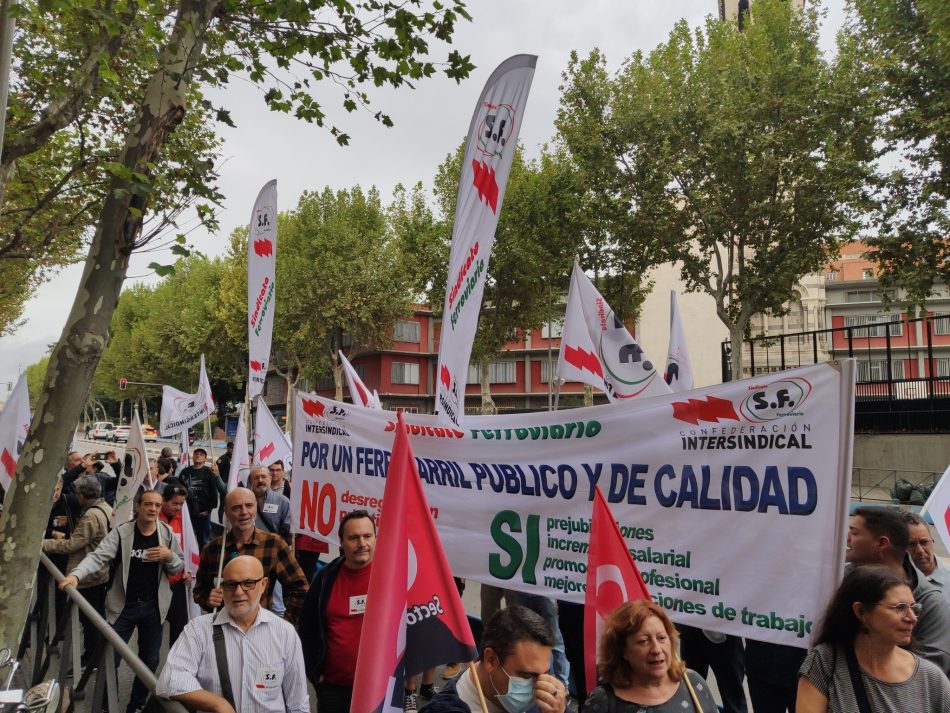 Negociación del XIII convenio colectivo del grupo RENFE: El Sindicato Ferroviario exige un referéndum