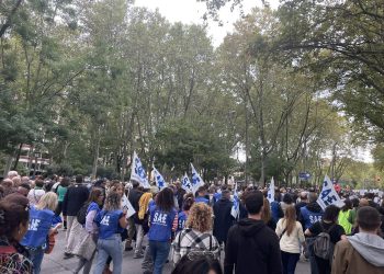 Miles de personas  recorren las calles de Madrid para reivinicar una Sanidad Pública