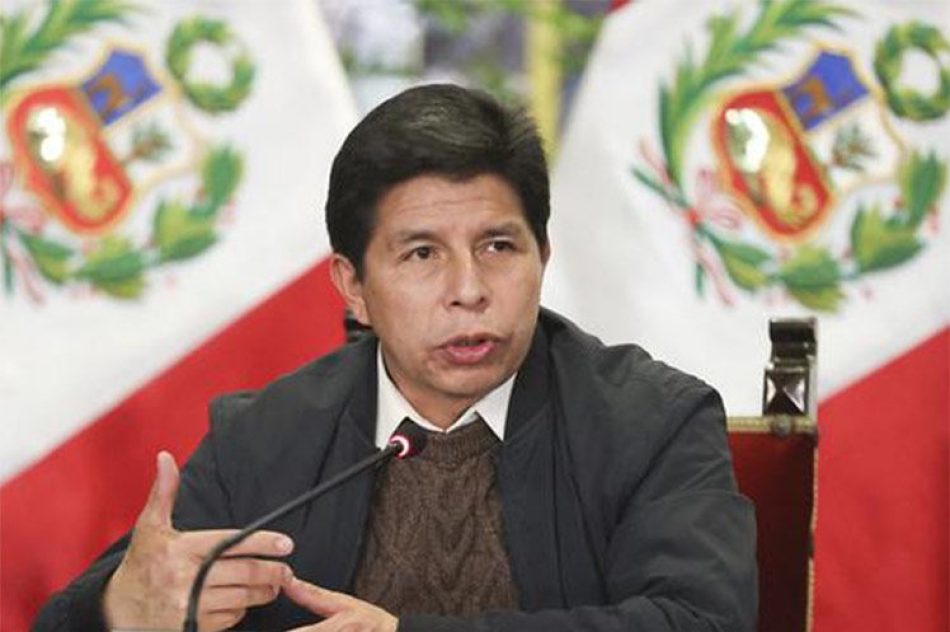 Presidente de Perú llama a dialogar a gobernadores y alcaldes electos