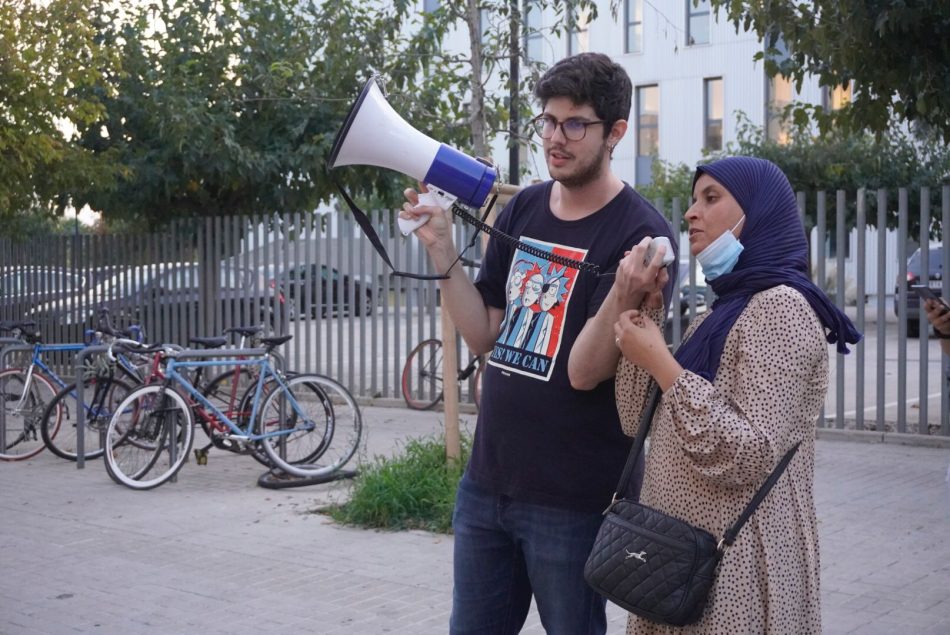 Las instituciones mintieron: la familia desahuciada en Malilla (Valencia) no tendrá dos semanas de albergue y se queda en la calle