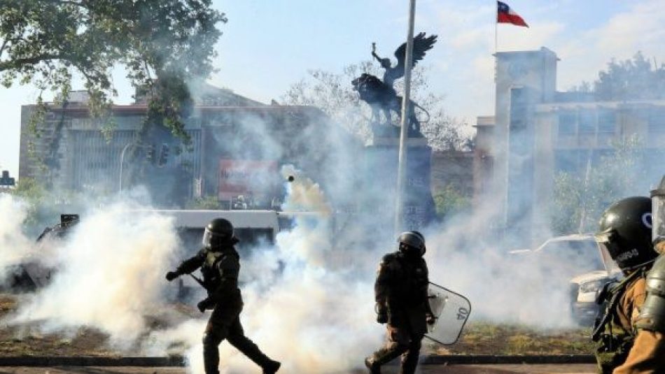 Reprimen manifestaciones en tercer aniversario de estallido social en Chile