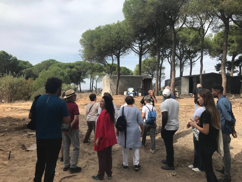 Adelante Andalucía  denuncia el trato a personas migrantes en el asentamiento Las Madres en Moguer