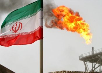 Irán firma acuerdo de servicios técnicos por $4000 millones con Irak