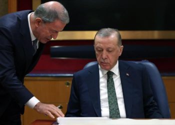Erdogan considera lanzar operación terrestre en el norte de Siria