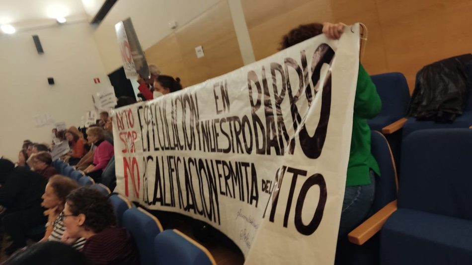 Podemos denuncia el injustificado despliegue policial en el Pleno del Distrito de Latina donde los vecinos han dicho no al pelotazo urbanístico de la Ermita del Santo