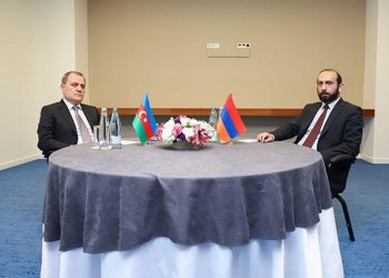 Armenia y Azerbaiyán acuerdan acelerar negociaciones para lograr paz