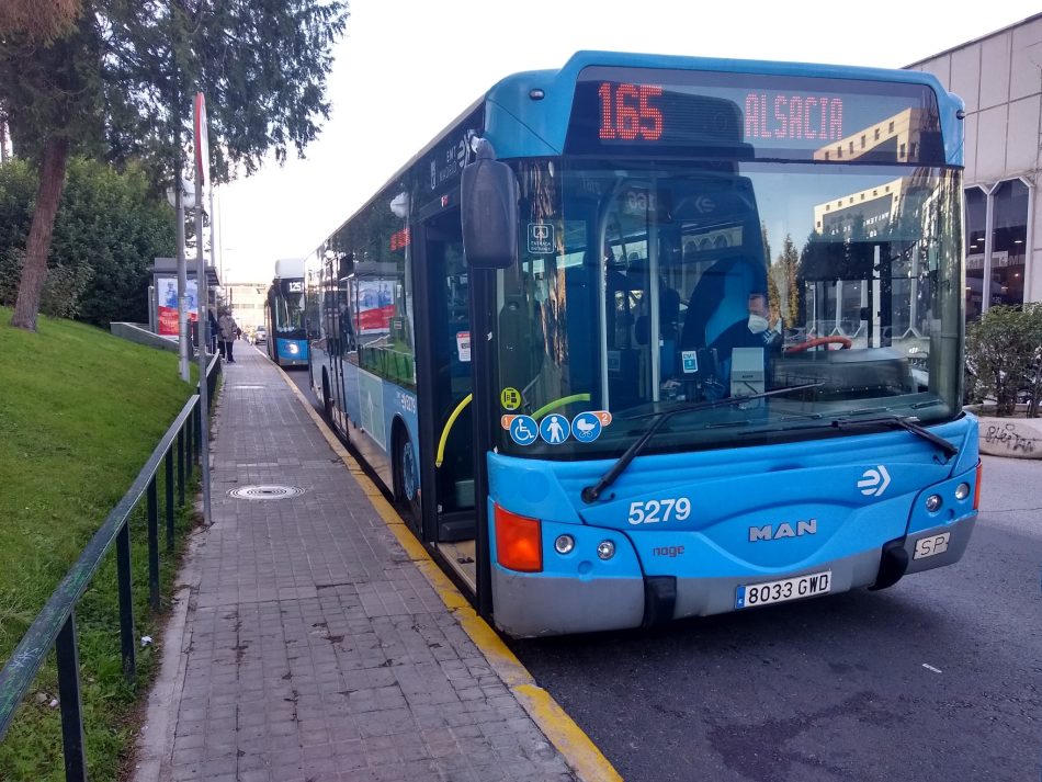 Recogen 2.500 firmas para que el autobús que une San Blas-Canillejas con el Ramón y Cajal en Madrid funcione los fines de semana