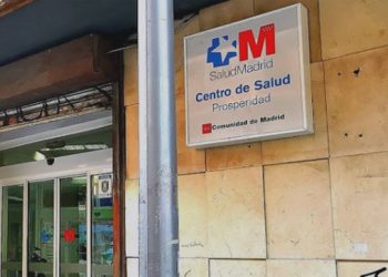 Se inunda el Centro de Atención Primaria de Canillas en Prosperidad y se hunde un techo, pese a las advertencias del personal sanitario y de la vecindad
