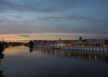 IU pide la paralización de concesiones de pisos turísticos en el Casco Histórico de Triana en Sevilla