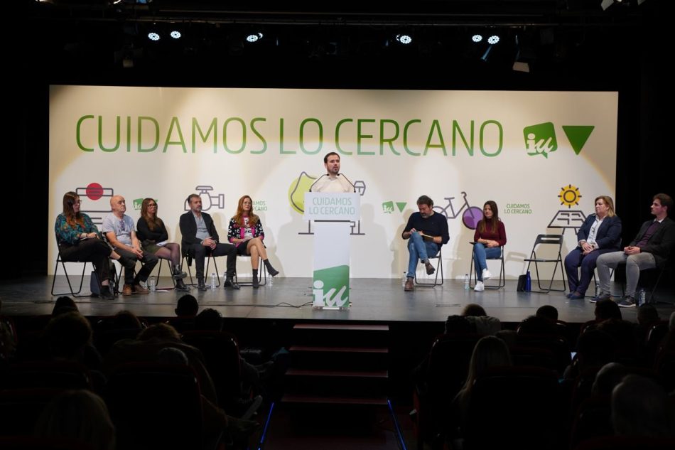 Garzón traslada en un acto a Irene Montero “la máxima solidaridad en nombre de toda IU” frente a una “violencia política de la extrema derecha dirigida contra un modo de pensar la democracia”