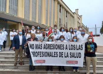 CCOO se concentra por la agresión en el centro de salud de Loreto
