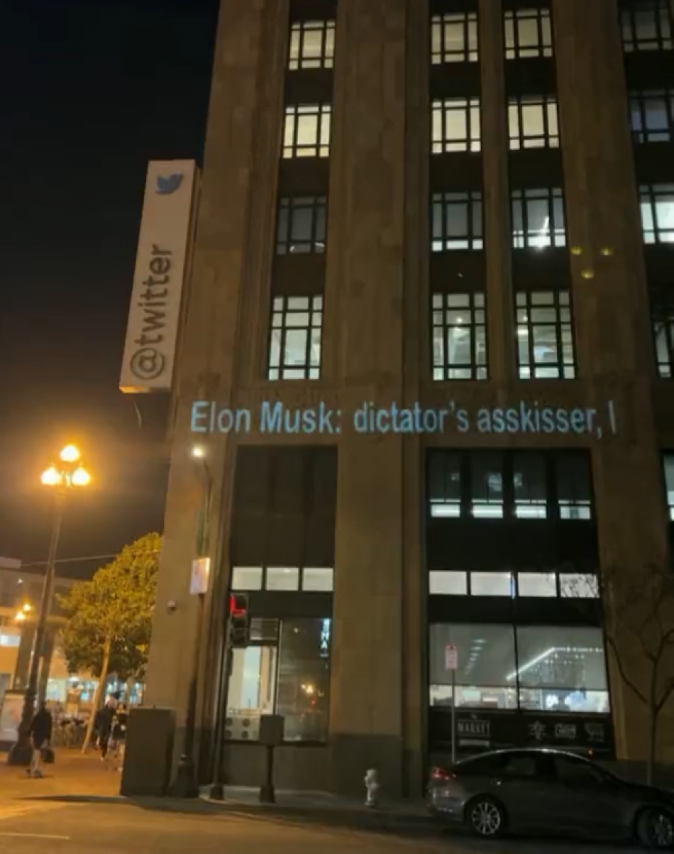 Cientos de empleados dimiten y abandonan las oficinas de Twitter tras exigirles Elon Musk trabajar más horas