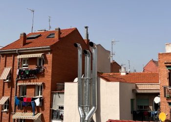 Continúa la pesadilla de la vecindad afectada por la cocina fantasma de Dani García, que acumula nuevas irregularidades