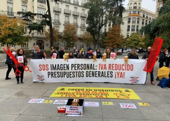 Peluquerías, barberías y salones de estética exigen que las enmiendas que se presenten en el Senado por el IVA reducido puedan debatirse y votarse