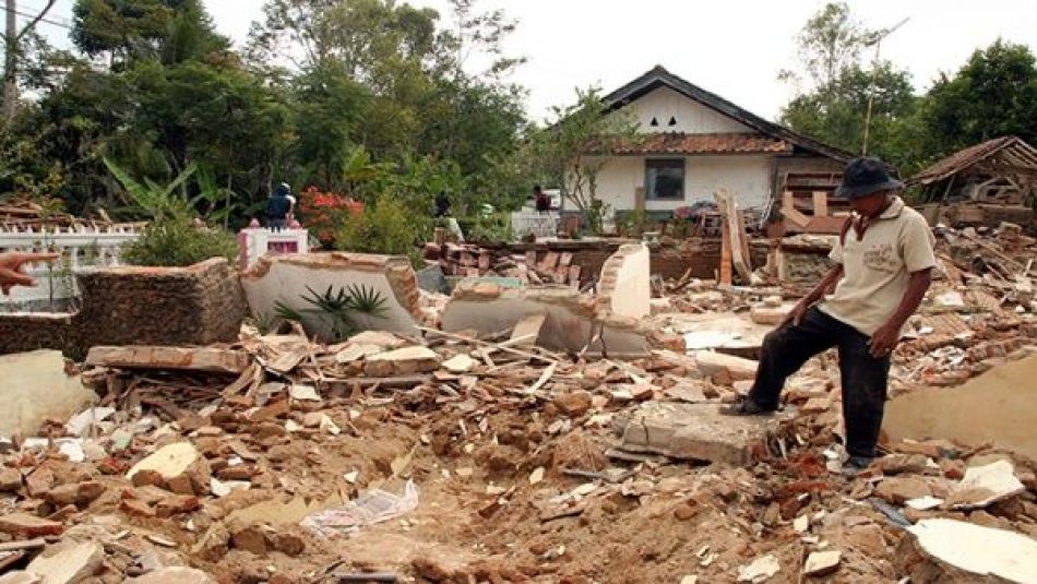 Asciende a 318 la cifra de fallecidos por el terremoto en Indonesia