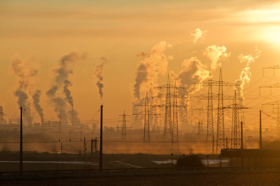 Alertan de que los principales bancos españoles continúan omitiendo información relevante sobre el impacto ambiental de sus operaciones financieras