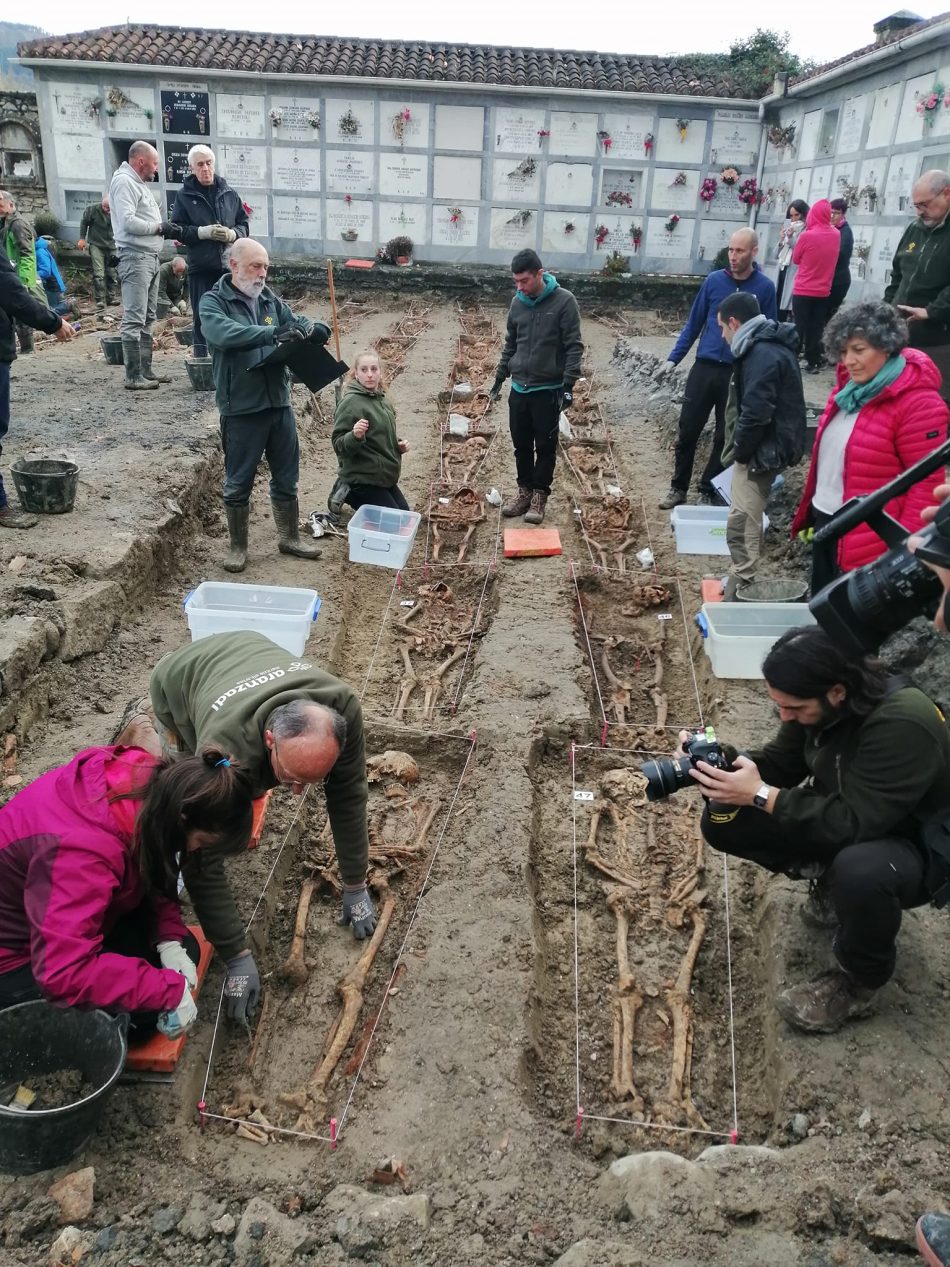 El Gobierno Vasco trabaja para tratar de identificar a 53 nuevas víctimas de la prisión franquista localizadas en el cementerio de Orduña