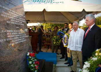 Presidente de Cuba rinde homenaje a víctimas del terrorismo