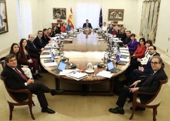 El Gobierno de coalición acuerda congelar el precio de alquileres de vivienda en contratos que se renueven durante seis meses, entre otras medidas contra la crisis