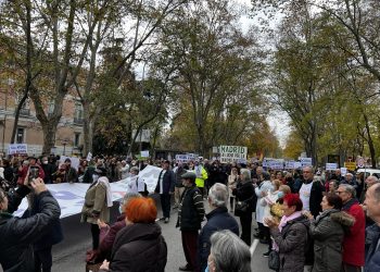 La Marea Blanca inunda las calles de Madrid para reclamar sanidad pública y apoyar a los sanitarios en huelga