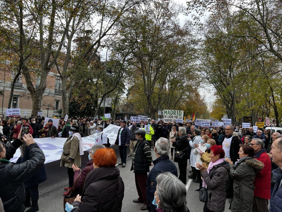 La Marea Blanca inunda las calles de Madrid para reclamar sanidad pública y apoyar a los sanitarios en huelga