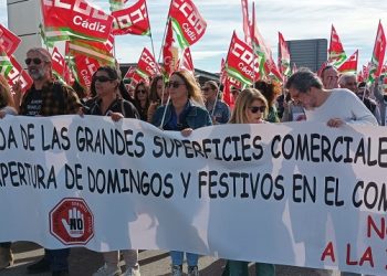 Manifestación en Jerez de la Frontera en rechazo a la ampliación salvaje de domingos y festivos de apertura de las grandes superficies