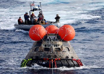 La nave Orion regresa a la Tierra después de su histórica misión a la Luna