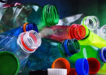 El Gobierno prioriza la salud de las personas y la protección del entorno ante la presión del ‘lobby’ del plástico en el RD de Envases