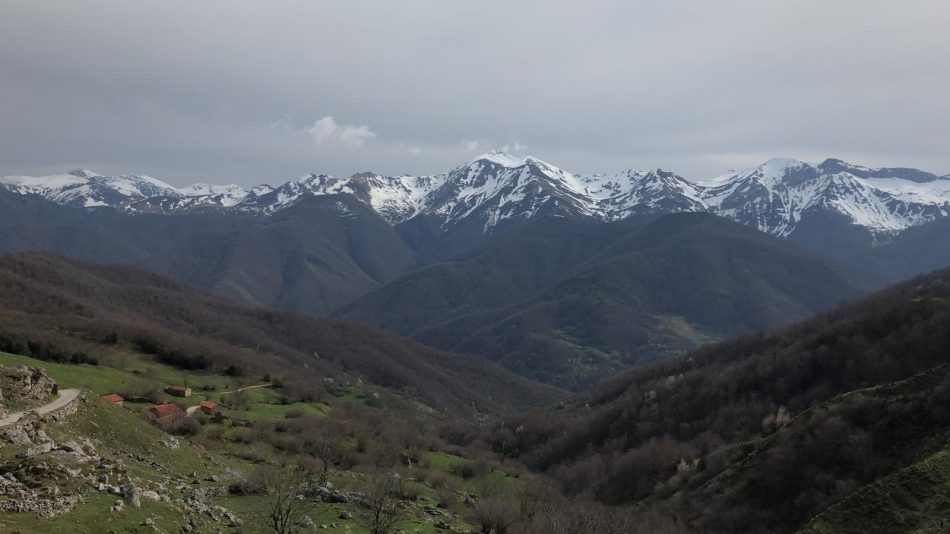 Grupos Ambientales Asturianos se oponen a la nueva pista de la Vega de las Mantegas en el Parque de Picos de Europa