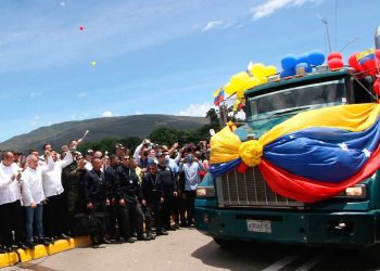 Venezuela y Colombia firman plan operativo para reactivar transporte